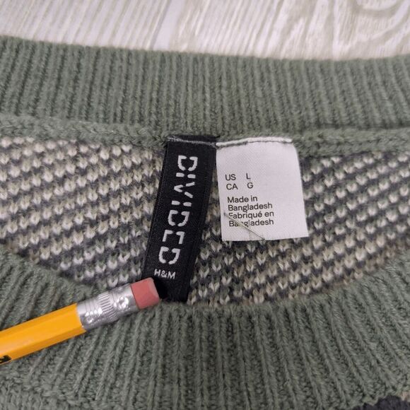 Divided By H&M Women’s Large Cropped Camo Green Pullover Sweater - Picture 6 of 7